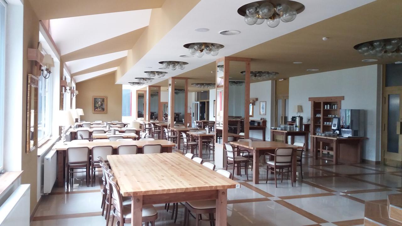 Hotel Bouczech Lipno nad Vltavou Exterior photo